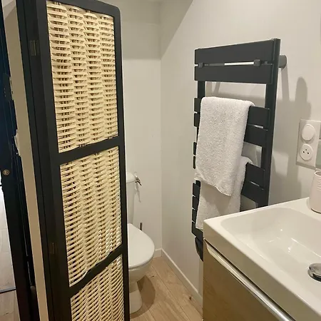 L'amour A La Apartment *