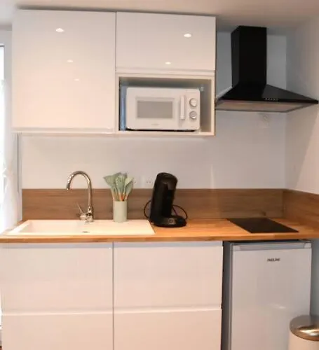 L'amour A La Apartment *